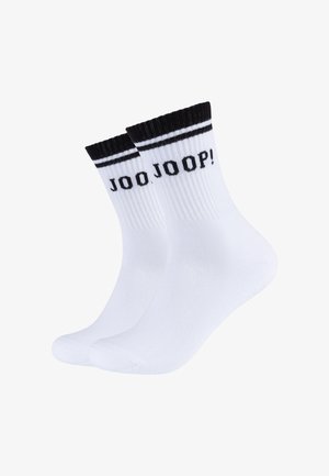 Par hvide crew-sokker med sorte ribbede manchetter, hver manchet prydet med to tynde striber og ordet "JOOP!" i sort tekst.