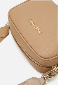 Valentino Bags NEVER - Skulderveske - beige