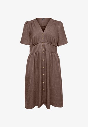 Hnedé šaty s krátkym rukávom, výstrihom do V, zapínaním na gombíky vpredu, priliehavým pásom a textúrovanou tkaninou.
