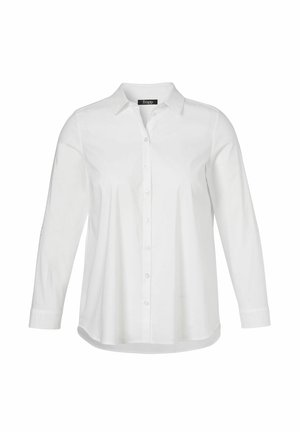 Weiße langärmlige Bluse mit Knöpfen, Kragen, plissiertem Vorderteil und leicht geschwungenem Saum, auf weißem Hintergrund präsentiert.