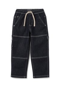Pantalones de denim oscuro con un corte relajado, cintura elástica, cordón de ajuste, bolsillos laterales y detalles de costura blanca en contraste.