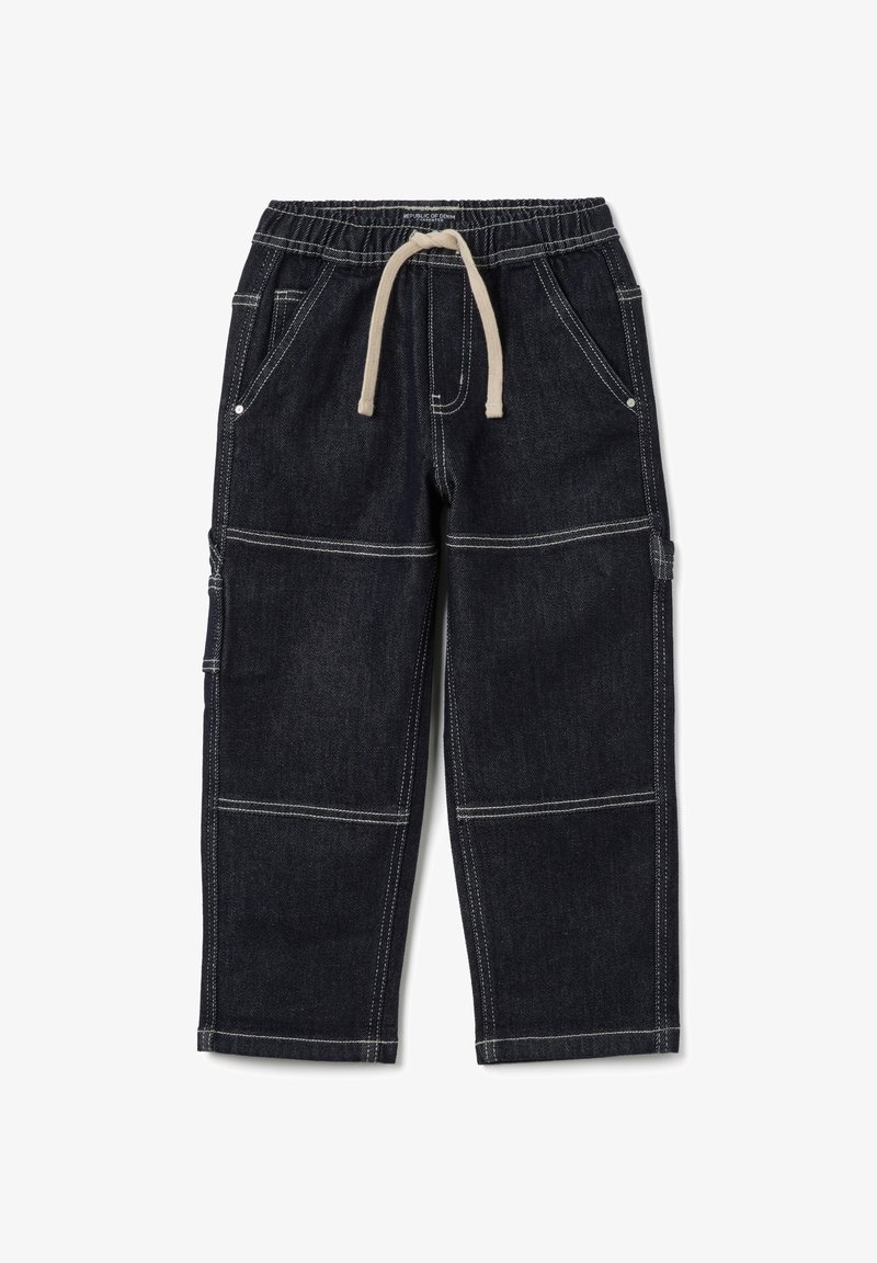 Pantaloni in denim scuro con una vestibilità rilassata, cintura elastica, cordino, tasche laterali e dettagli di cucitura bianca a contrasto.