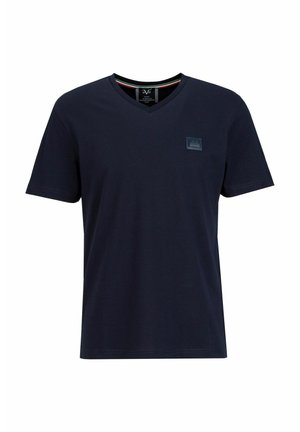 Marineblaue Kurzarm-T-Shirt mit V-Ausschnitt, aus weichem Stoff gefertigt. Mit einem kleinen, strukturierten Logo-Patch auf der linken Brust.