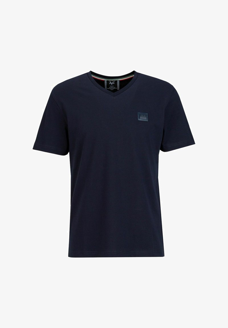 Navyblauwe t-shirt met korte mouwen en V-hals, gemaakt van zachte stof. Heeft een klein, gestructureerd logo-embleem op de linkerborst.