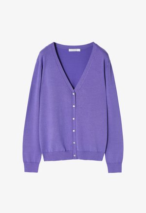 Lila Strickjacke aus weichem Stoff mit tiefem V-Ausschnitt, gerippten Bündchen und einer Knopfleiste vorne.