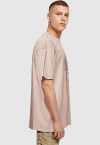 MJ Gonzales METAMORPHOSE - Printtipaita - duskrose