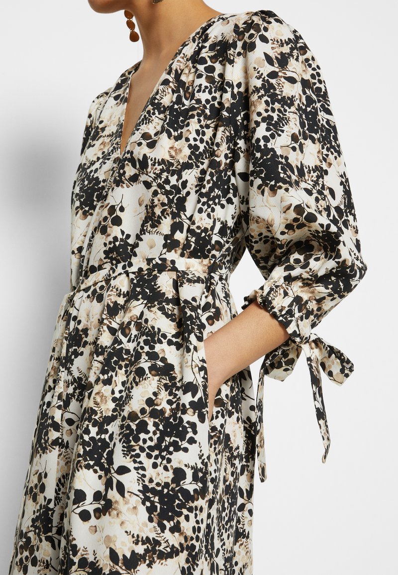 Damen Kleider | Mother of Pearl GATHERED MIDI DRESS WITH SPLITS Freizeitkleid branch floral/schwarz - RO85095 Damen Kleider | Mother of Pearl GATHERED MIDI DRESS WITH SPLITS Freizeitkleid branch floral/schwarz - RO85095