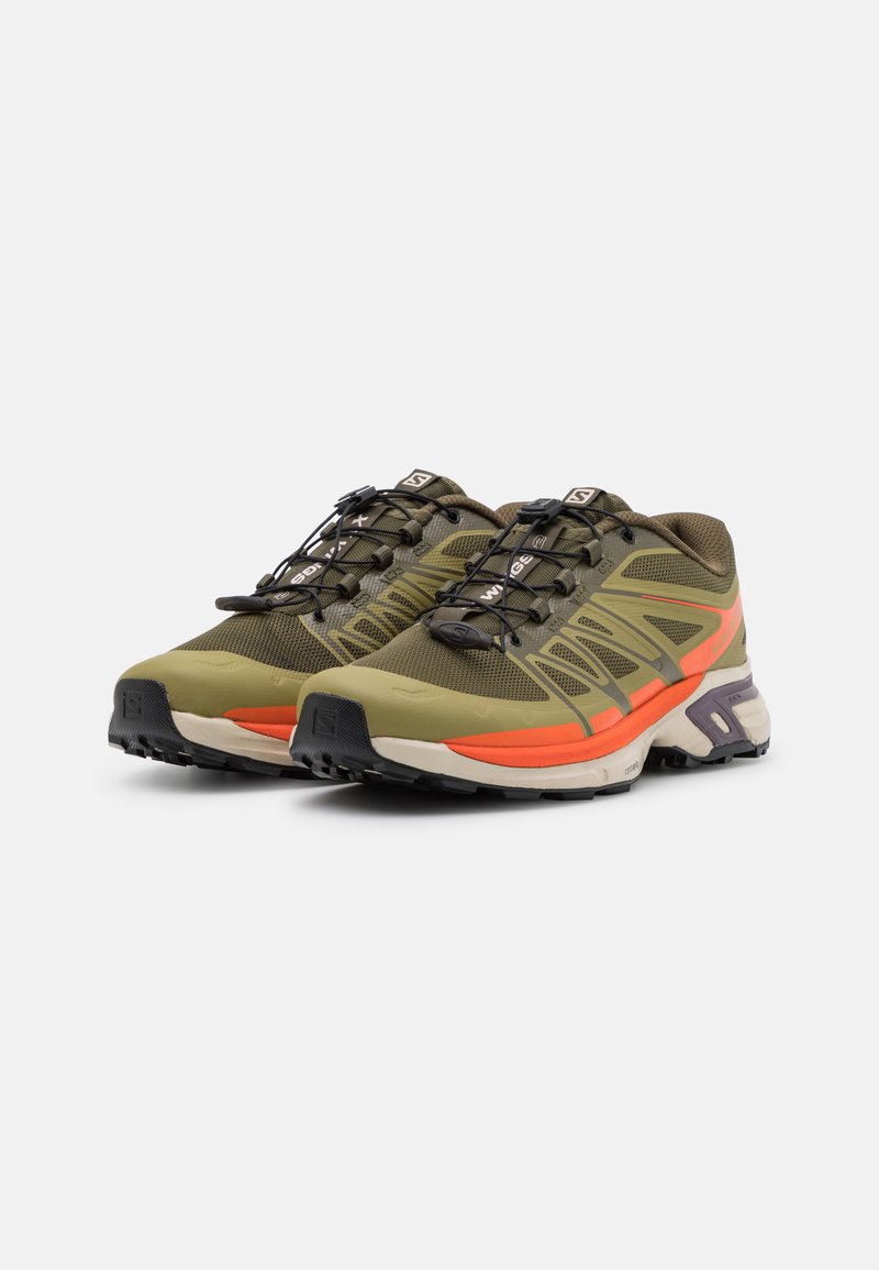 Damen Sneaker low | Salomon XT-WINGS 2 UNISEX Sneaker low olive night/green moss/vibrant orange/oliv - QE52427 Damen Sneaker low | Salomon XT-WINGS 2 UNISEX Sneaker low olive night/green moss/vibrant orange/oliv - QE52427