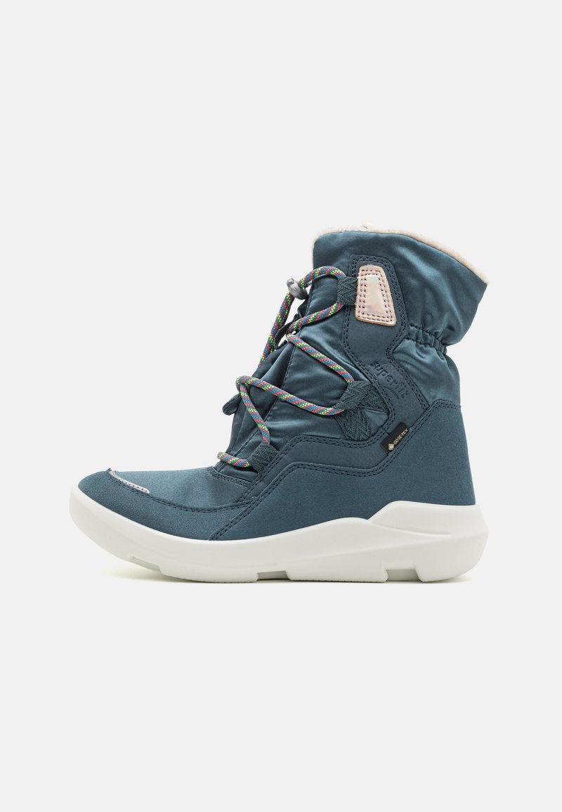 Wasserdichte blaue Stoffstiefel mit hohem Schaft, bunten Schnürsenkeln und einer weißen Gummisohle. Sie haben ein Fleece-Futter und einen Akzentpatch.