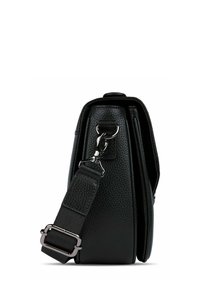 Borsa in pelle nera con una texture a granuli, dotata di una tracolla staccabile e accessori in metallo. Forma rettangolare, parte superiore chiusa senza dettagli visibili.