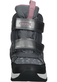 Sneaker Geox grigia con due cinturini in Velcro neri, motivo a pois sulla parte superiore, colletto imbottito e suola in gomma nera.