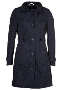Marineblauwe trenchcoat met een kraag, knoopsluiting en een tailleband. Gemaakt van lichtgewicht materiaal met een gladde textuur en lange mouwen.