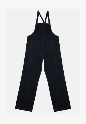 Mustadest denimist ülevalt avatud üleüldised püksid, millel on laiad säärted, reguleeritavad rihmad ja esipockets. Omab kontrastset õmblust ja sujuvat tekstuuri.