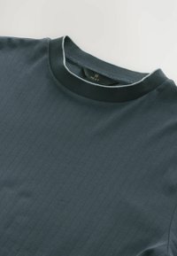 Thumbnail Image 2