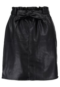 Jupe en cuir noir avec une taille élastique haute et un détail de nœud à l'avant. La texture lisse et le travail de couture créent une silhouette ajustée.