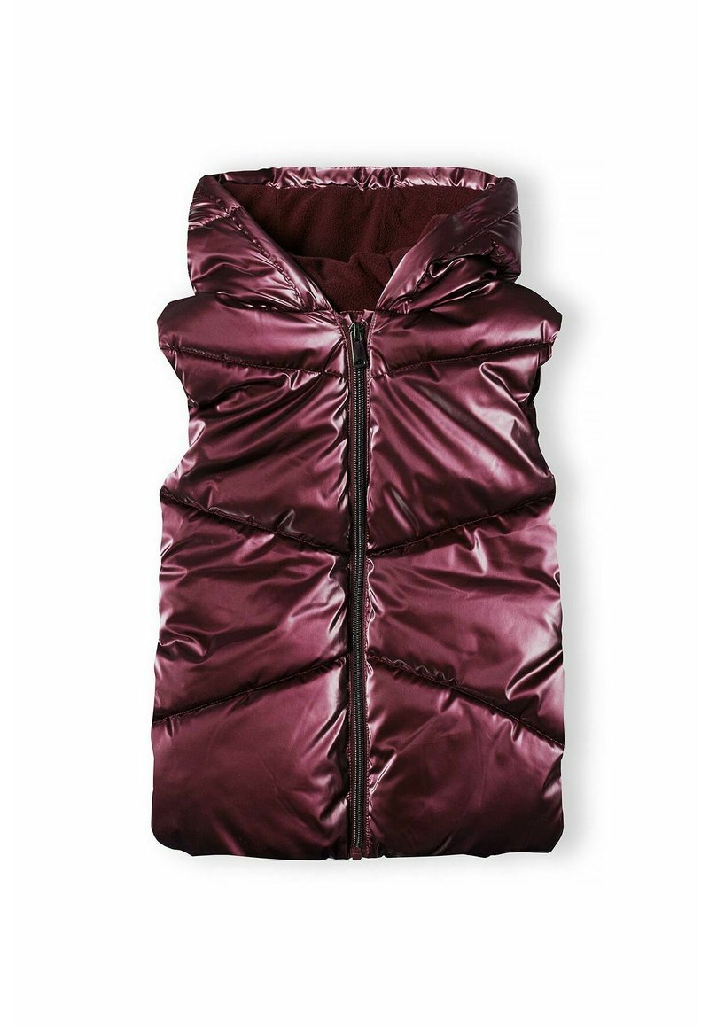 Gilet bordeaux rembourré avec fermeture éclair, capuche et motifs décoratifs diagonaux. Extérieur brillant et doublure en polaire douce. Sans manches.