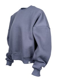 Hall puuvillane dressipluus ümmarguse kaeluse, langetatud õlgade ning soonikkoes varruka- ja alaosaga. Kangapind tundub sile ja pehme.