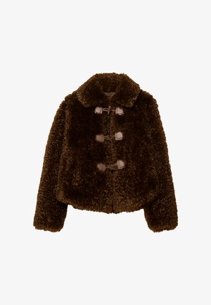 Brązowa kurtka z futerka ekologicznego z kołnierzem, krótkim krojem i trzema zapięciami na przodzie. Miękka w dotyku i puszysta w wyglądzie.