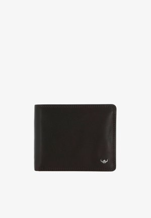 Dunkelbraune Leder-Bifold-Geldbörse mit sichtbarer Naht und kleinem silbernem Logo in der unteren rechten Ecke, isoliert auf weißem Hintergrund.