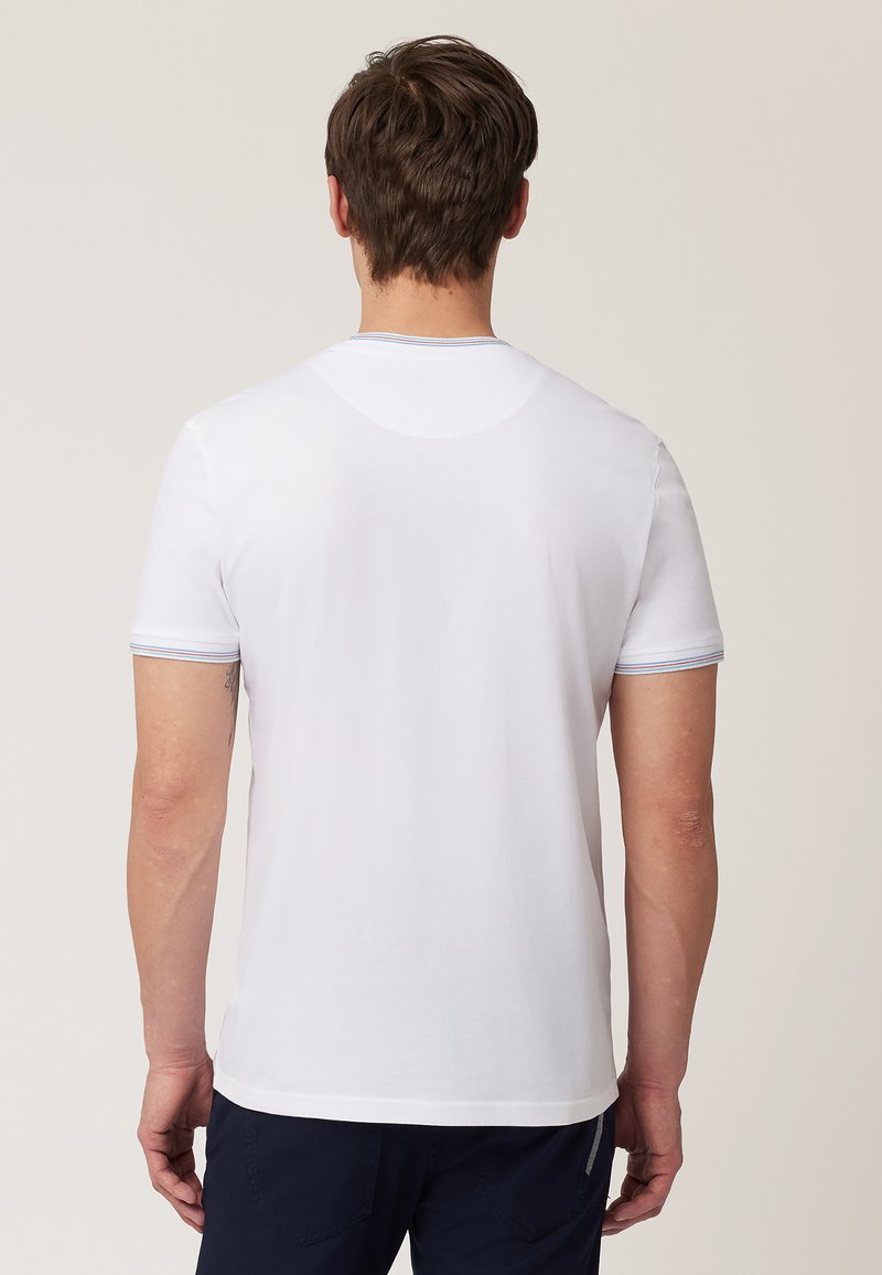 Maniche Corte T Shirt Bianca Collo Largo T-Shirt Maglia Maniche