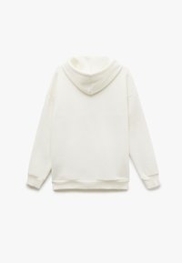 Biała bluza z kapturem z długimi rękawami, z miękkiego materiału, z ściągaczami na mankietach i dole. Posiada pojedynczy szew na plecach oraz dużą czapkę.