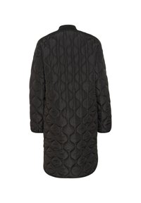 Černá prošívaná dlouhá bunda s zaobleným lemem, zdobená strukturovaným vzorem oválných tvarů a žebrovaným límcem. Žádné viditelné zapínání.