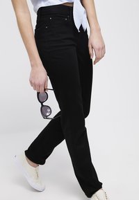Levi's® CLASSIC DEMI STRAIGHT - Straight leg jeans - pitch black