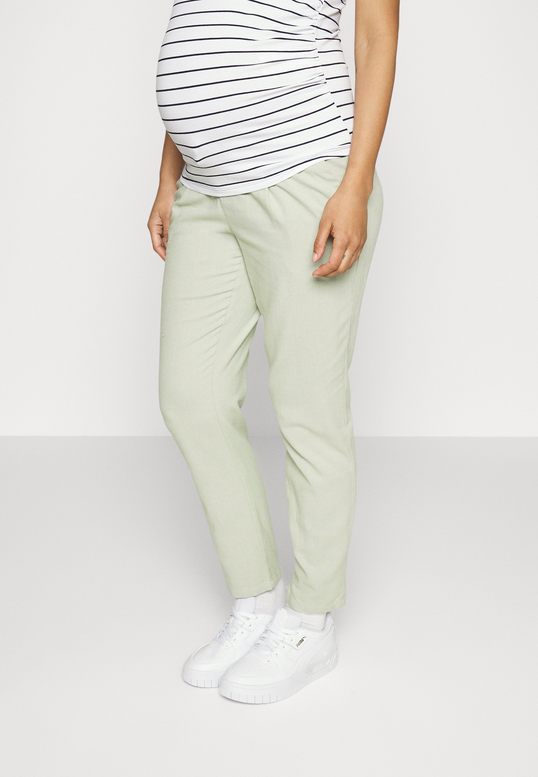 Vero Moda Maternity VMMJESMILO ANKLE PANTS - Pantaloni - desert sage/verde  chiaro - Zalando.it