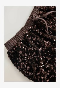 Selectat, chocolate brown