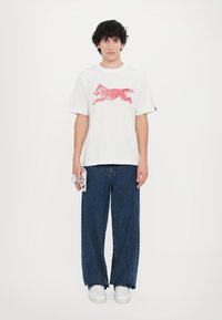 Icecream HALFTONE RUNNING DOG - Print T-shirt - white