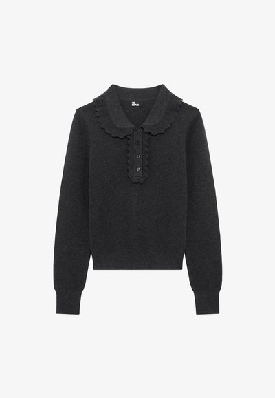 Dunkelgrauer Langarmpullover mit gewelltem Kragen und Knopfleiste in der Mitte des Vorderteils.