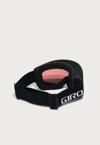 Maschera da sci nera con telaio flessibile, lente rosa, imbottitura morbida e un accentuato verde testurizzato; dotata di una fascia regolabile nera con il logo "GIRO".