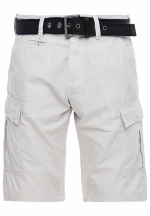 Hellgraue Cargo-Shorts mit mehreren Taschen und einem schwarzen Stoffgürtel mit Metallschnalle.