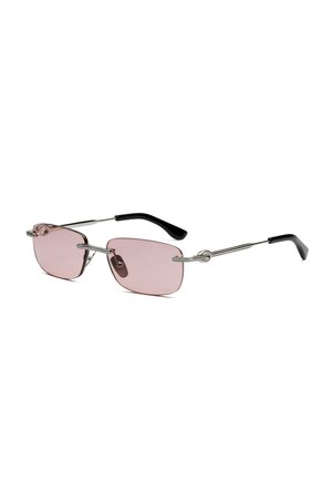Lunettes de soleil rectangulaires sans monture avec des verres roses, des branches fines en métal argenté et des embouts de branches en plastique noir.