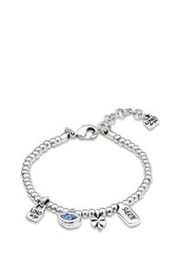 Pulsera de cuentas de plata con cierre de langosta, que presenta colgantes: una piedra azul en forma de lágrima, un trébol de cuatro hojas y etiquetas inscritas con "UNO" y "SUERTE".