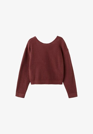 Vinrød strikket sweater med lange ærmer, tekstureret mønster, rund hals og ribbede manchetter og kant, vist på hvid baggrund.