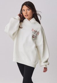 Baker by Ted Baker REGULAR FIT - BACK PRINT - Džemperis su gobtuvu - cream