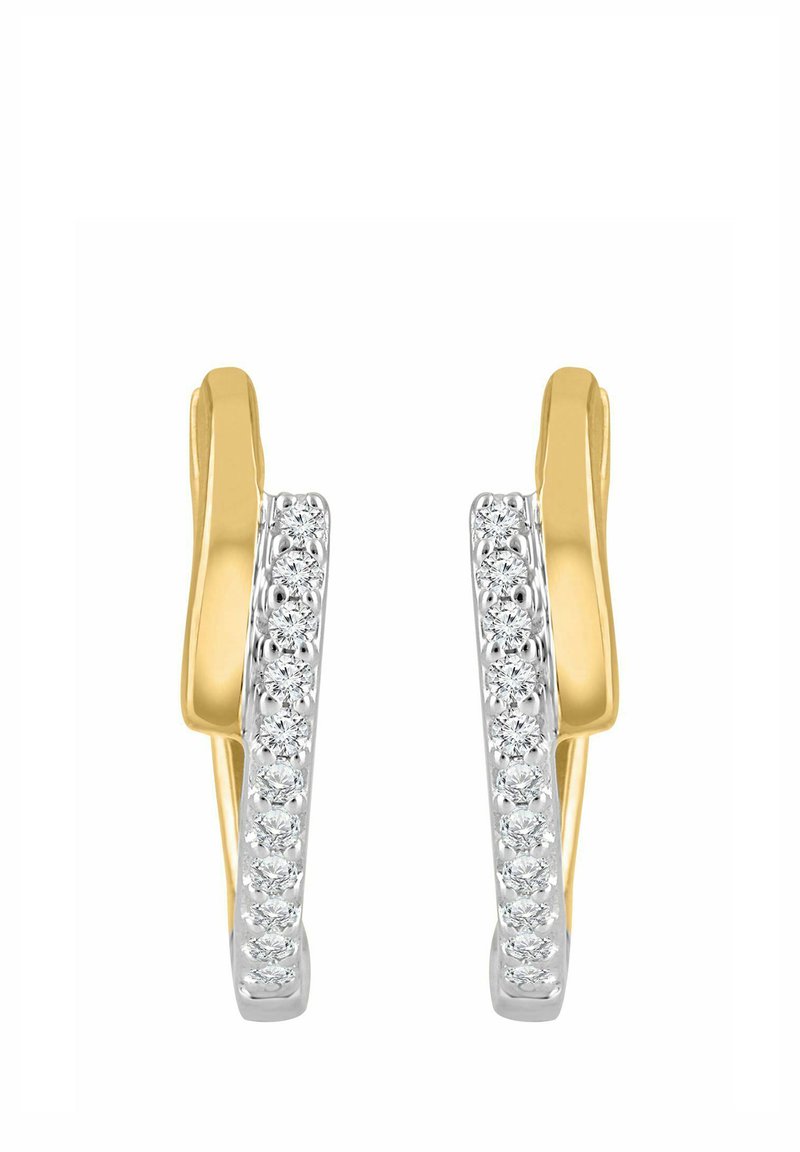Złote i srebrne kolczyki o eleganckim, zakrzywionym kształcie z rzędem przejrzystych, lśniących kamieni po jednej stronie.