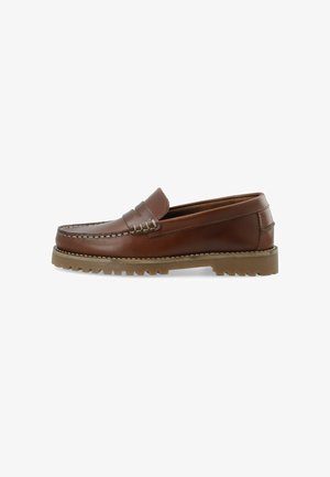 Brauner Lederloafer mit gesteppten Akzenten, einer runden Zehenpartie und einer Gummisohle mit strukturiertem Muster für besseren Halt. Klassisches Design.