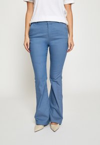 Minus CARMA FLARED - Vaqueros bootcut - dark denim