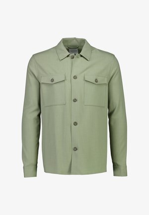 Zielona koszula zapinana na guziki, wykonana z teksturowanej tkaniny, z dwoma kieszeniami na piersi, klasycznym kołnierzykiem i przednim zapięciem na guziki.