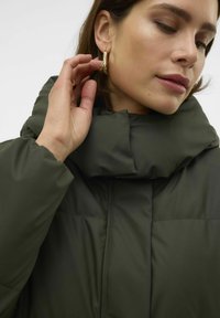Vero Moda VMGRETAKYLIE COATED NOOS - Abrigo de invierno - peat