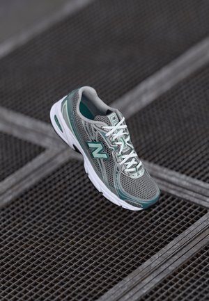 U740 UNISEX - Trainers - new spruce