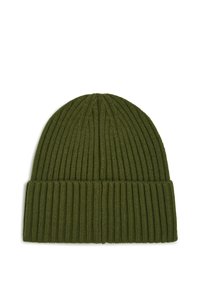 Căciulă tricotată ribbed de culoare verde măslin, cu margine îndoită. Textură moale cu dungi verticale, concepută pentru căldură și confort.