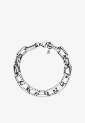 Náramok zo striebornej retiazky s veľkými, predĺženými očkami; hladký povrch; vybavený bezpečným zapínaním a malým príveskom.