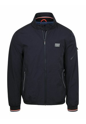 Zwarte bomberjack met rits, opstaande kraag, twee voorzakken met rits, klein logoplaatje op de borst en gestreepte manchetten.