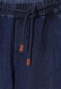 Thumbnail Image 7
