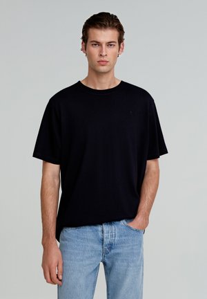 - T-shirt basic