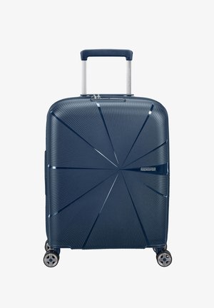 Valigia rigida blu navy con un design testurizzato, dotata di manico telescopico e quattro ruote girevoli per una facile manovrabilità.