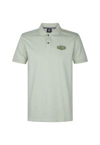 Polo shirt verde chiaro realizzato in tessuto testurizzato, con colletto, patta con due bottoni e logo "Petrol" sul lato sinistro del petto.